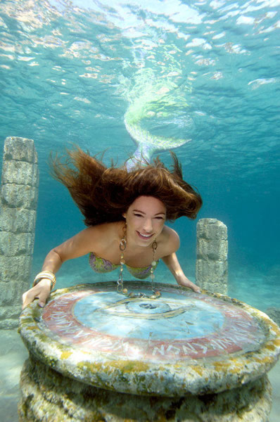 Ancient Mermaid Temple - Mermaid Model Under Water
