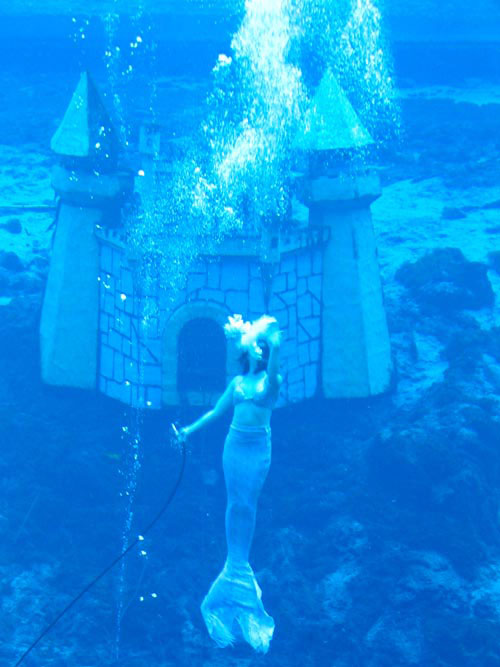 Deep Memaid Model - Mermaid Model Under Water