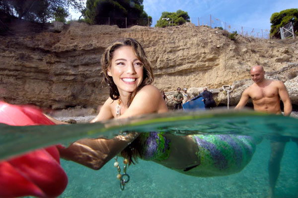 Happy Mermaid Model - Mermaid Model Under Water