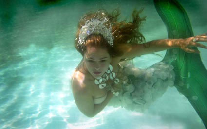 Mermaid Bride Model - Mermaid Model Under Water