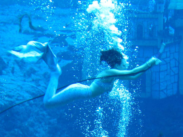 Mermaid Diving - Mermaid Model Under Water