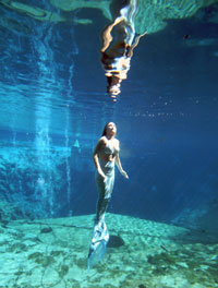 Undersea Mermaid Mirror - Mermaid Model Under Water