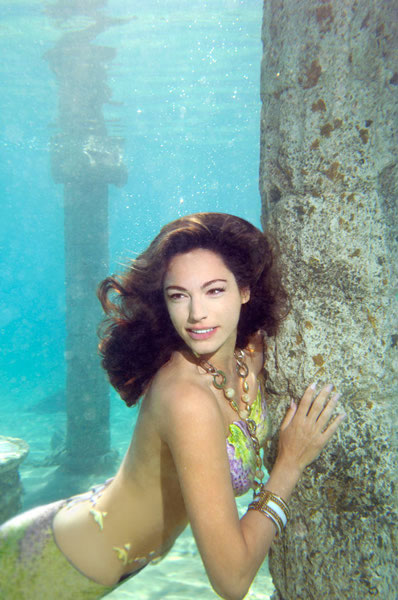 Underwater Mermaid Pose - Mermaid Model Under Water