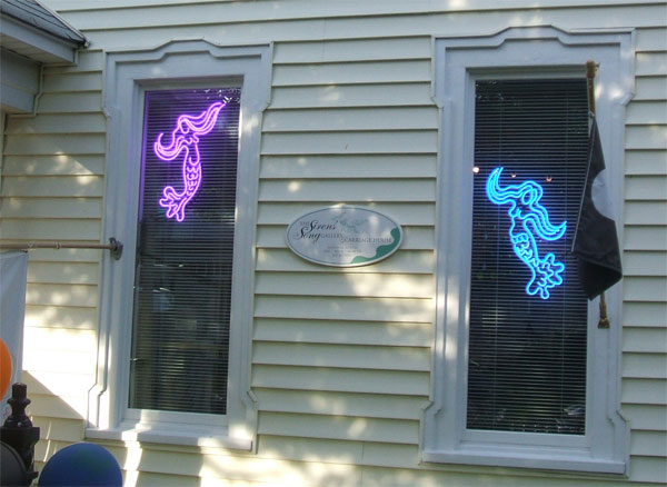 Sirens Song Gallery House - Mermaid Sign