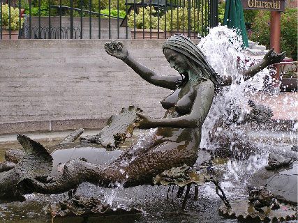 Ghiradelli Square mermaid - Mermaid Statue