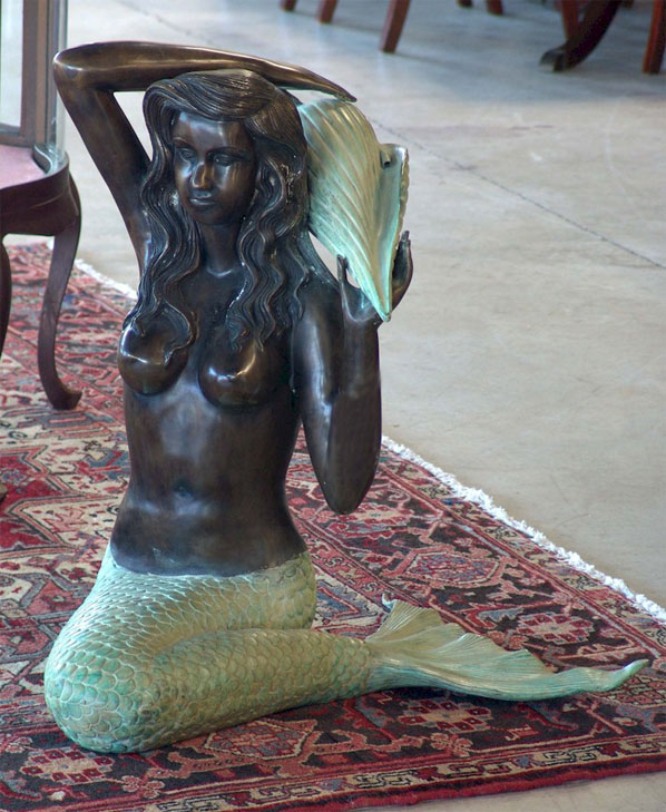 Mermaid Holding Seashell - Mermaid Cake