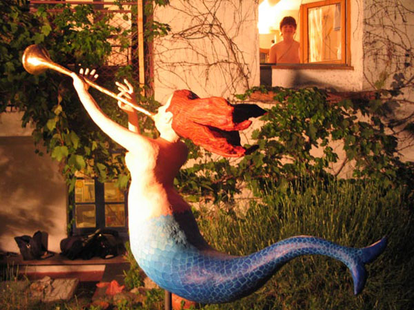 Mermaid blowing horn - Mermaid Statue