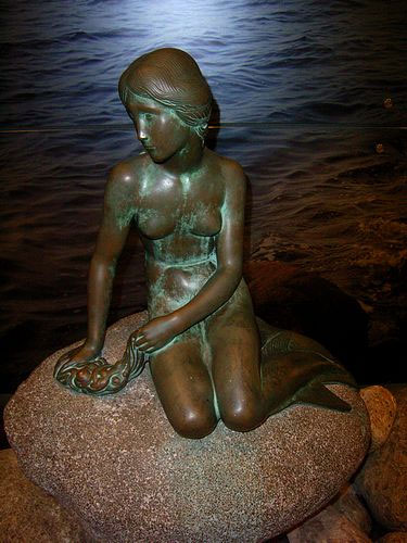 Mermaid statue airport - Mermaid Cake