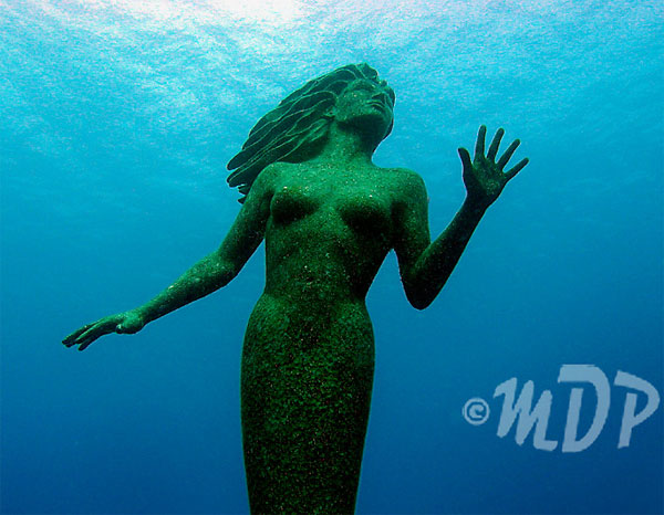 Mermaid statue in the sea - Mermaid Cake