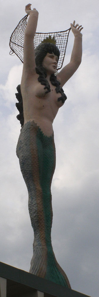 Mermaid with Big Net - Mermaid Statue