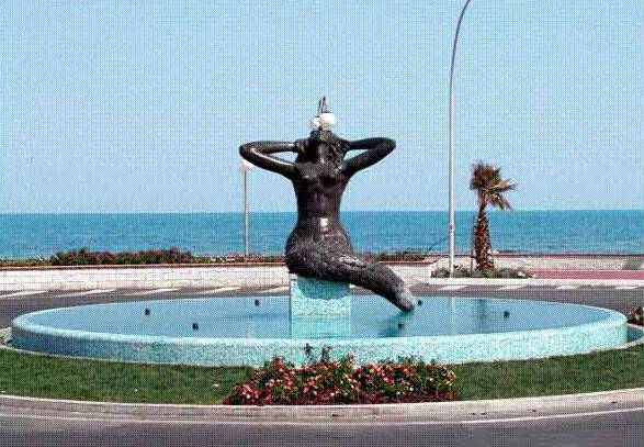 Shallow Pool Mermaid - Mermaid Statue