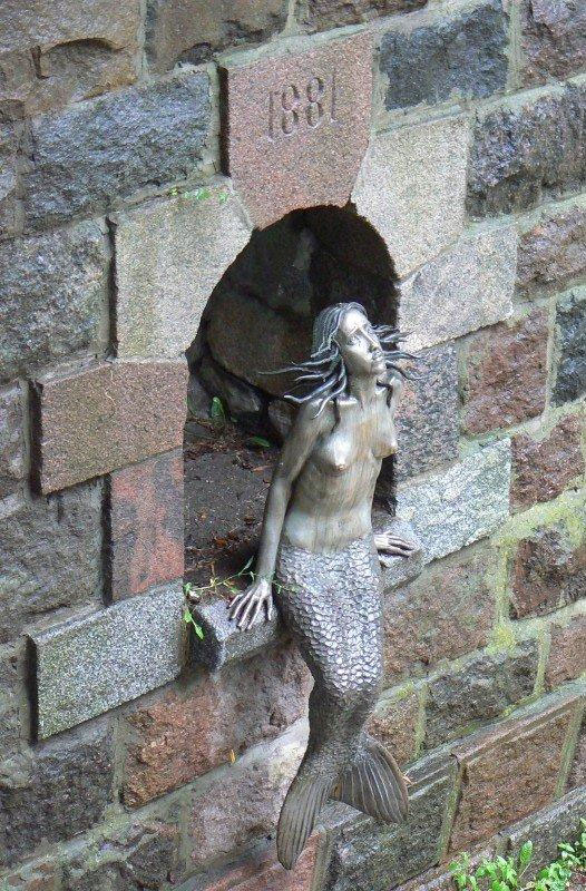 Tiny Mermaid - Mermaid Statue